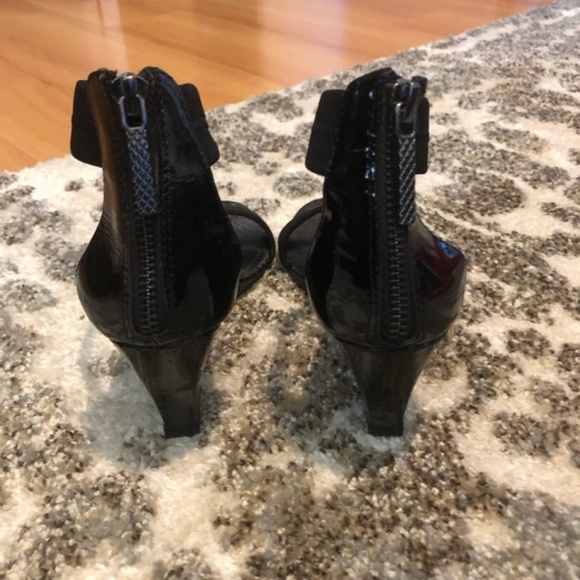 Donald J Pliner Women's Black Palo Wedge Sandal 6 - Picture 5 of 5